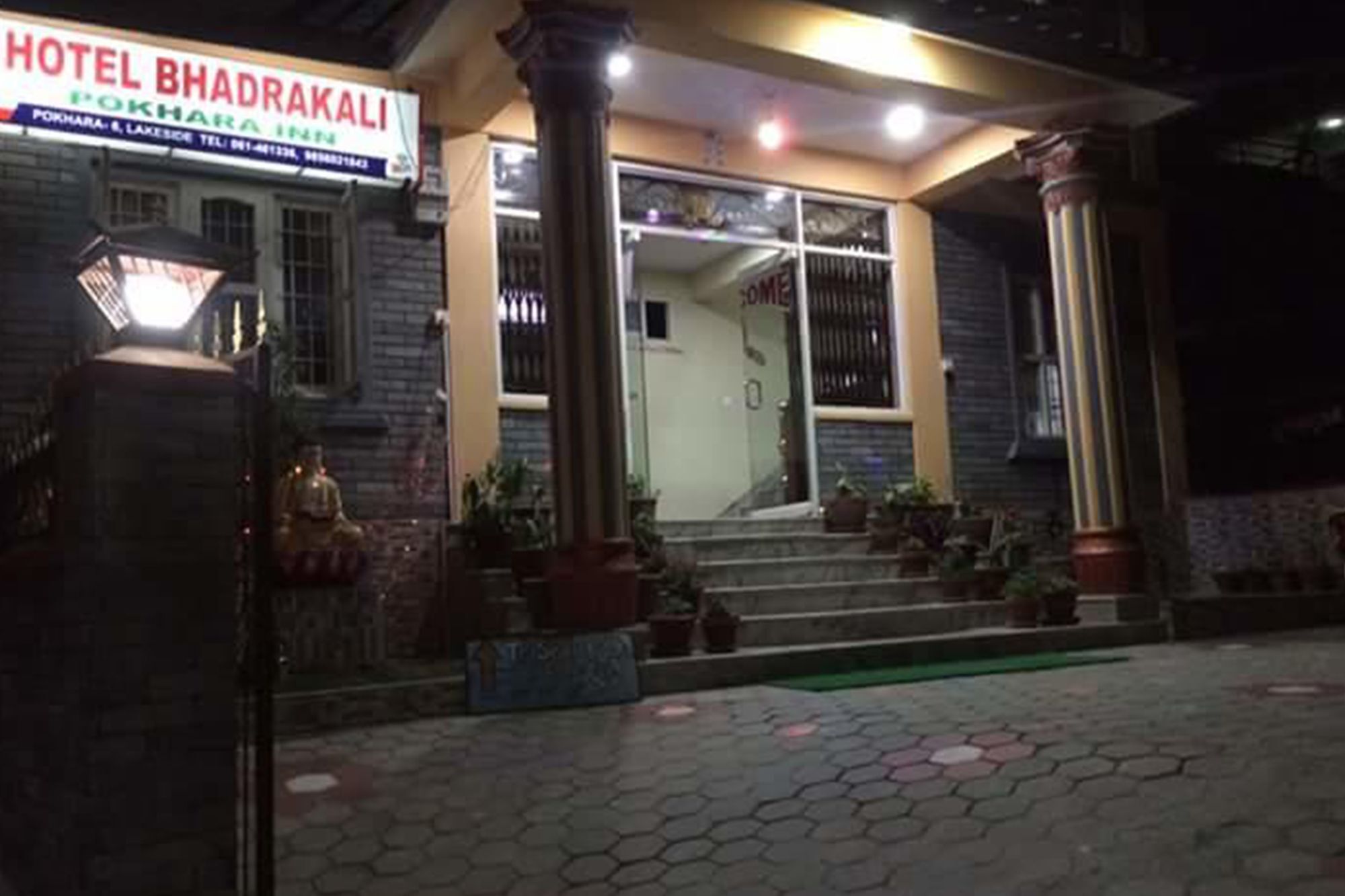 Hotel Bhadrakali Pokhara Inn Екстериор снимка